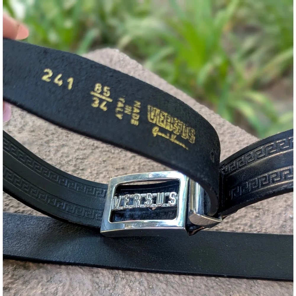 GIANNI VERSACE 90's Silver Buckle Versus Belt Black Leather Size 31 32 33 34 35